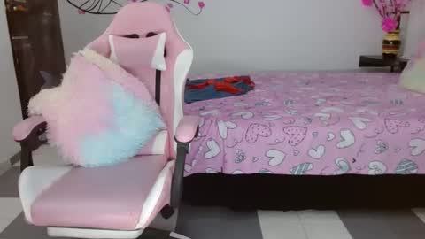 Snapshot of mishka__ chatting on February 23, 5:12 am Mishka online show from February 23, 5:12 am