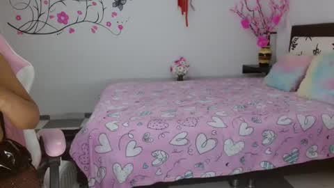 Snapshot of mishka__ chatting on February 27, 2:21 am Mishka online show from February 27, 2:21 am