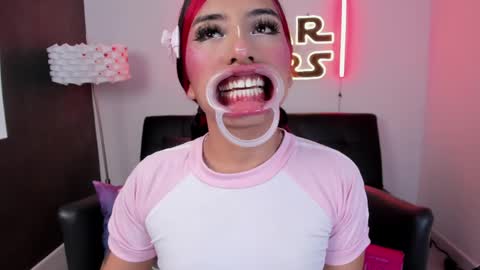 Snapshot of miss___allison chatting on March 31, 11:32 am Allison online show from March 31, 11:32 am