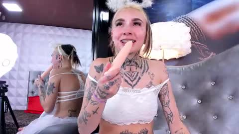 miss___angel online show from February 8, 9:36 pm