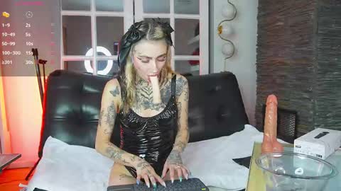 miss___angel online show from March 18, 11:13 am