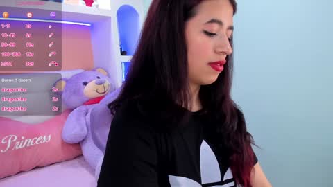 miss___zoe online show from February 1, 2:24 pm