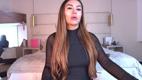 miss__ary_ online show from April 18, 11:47 am