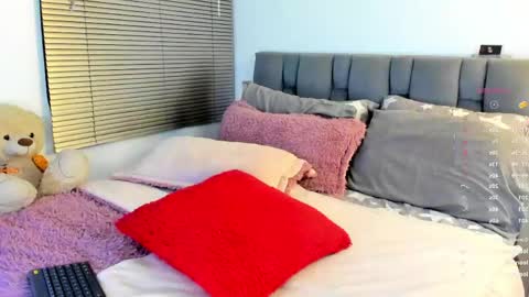 Snapshot of miss__jones_ chatting on May 13, 12:52 am miss__jones_ online show from May 13, 12:52 am