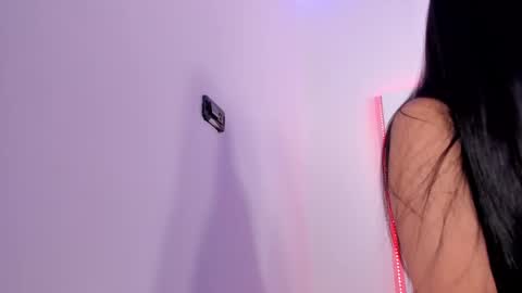 miss__pretty_ online show from March 15, 1:28 pm