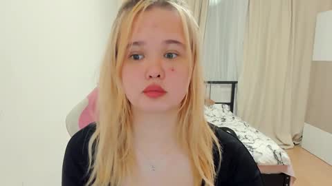 Snapshot of miss__selena chatting on January 24, 6:14 pm miss__selena online show from January 24, 6:14 pm