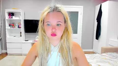 Snapshot of miss__selena chatting on September 11, 5:46 pm miss__selena online show from September 11, 5:46 pm