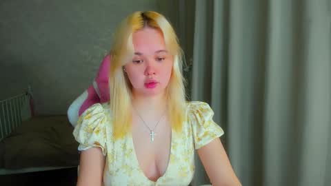 Snapshot of miss__selena chatting on February 28, 7:15 pm miss__selena online show from February 28, 7:15 pm