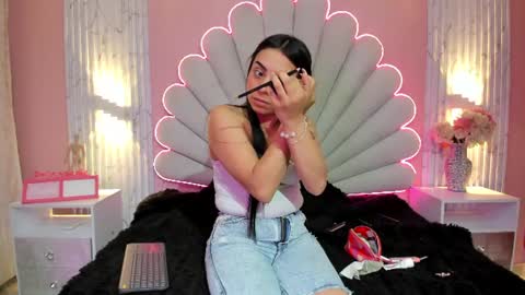 miss__star_ online show from June 11, 1:09 pm