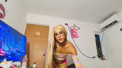 Snapshot of miss_channellx chatting on May 29, 10:13 am miss_channellx online show from May 29, 10:13 am