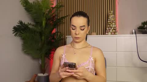 Snapshot of miss_denisse chatting on December 5, 9:00 pm Denise online show from December 5, 9:00 pm