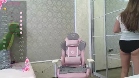 Snapshot of miss_divora chatting on October 12, 9:08 am miss_divora online show from October 12, 9:08 am
