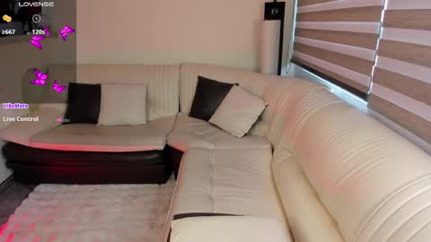 insta    online show from February 12, 9:43 pm