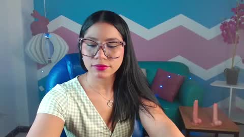 Snapshot of miss_honey1 chatting on February 9, 11:25 pm miss_honey1 online show from February 9, 11:25 pm