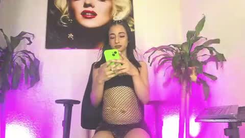 Snapshot of miss_isa19 chatting on June 16, 6:54 pm miss_isa19 online show from June 16, 6:54 pm