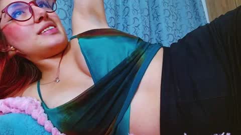 Snapshot of miss_issaa chatting on December 27, 12:18 am Isabella online show from December 27, 12:18 am