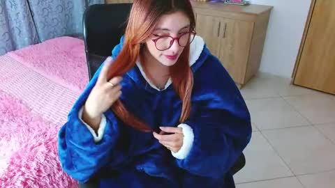 Snapshot of miss_issaa chatting on February 16, 10:32 am Isabella online show from February 16, 10:32 am
