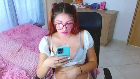 Snapshot of miss_issaa chatting on March 5, 9:48 pm Isabella online show from March 5, 9:48 pm