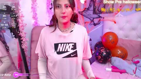 miss_jhelenaa_ online show from October 17, 11:40 pm