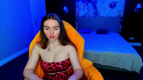 Snapshot of miss_kiten chatting on June 19, 8:34 pm miss_kiten online show from June 19, 8:34 pm