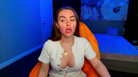 Snapshot of miss_kiten chatting on July 14, 3:00 am miss_kiten online show from July 14, 3:00 am
