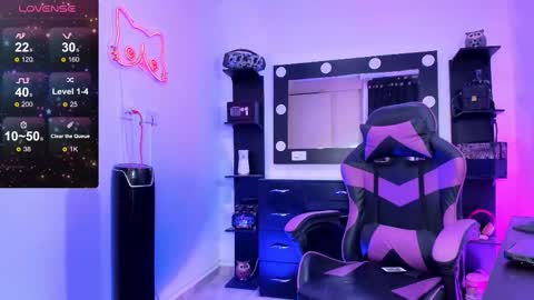 Snapshot of miss_kittyn chatting on October 3, 1:02 am Miss Kittyn online show from October 3, 1:02 am