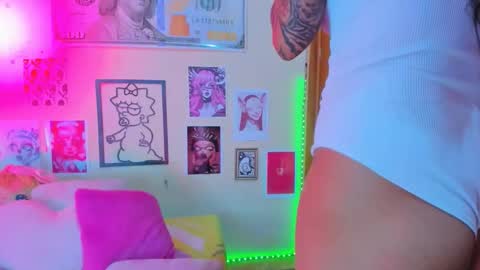 Snapshot of miss_meggaann chatting on April 7, 12:33 am MEGG online show from April 7, 12:33 am