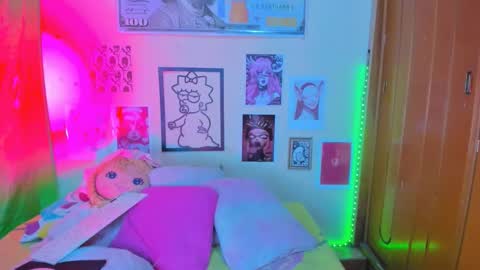 Snapshot of miss_meggaann chatting on April 9, 12:43 am MEGG online show from April 9, 12:43 am