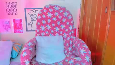 Snapshot of miss_meggaann chatting on April 28, 8:47 pm MEGG online show from April 28, 8:47 pm