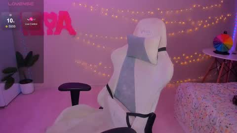 Snapshot of miss_mia_meow chatting on February 17, 10:03 pm Mamma Mia online show from February 17, 10:03 pm