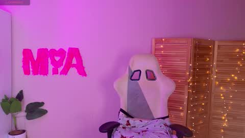 Snapshot of miss_mia_meow chatting on September 18, 4:36 am Mamma Mia online show from September 18, 4:36 am