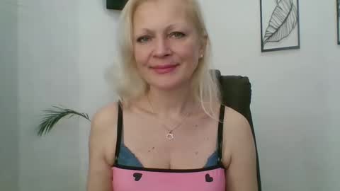 miss_natalix online show from October 26, 9:15 am