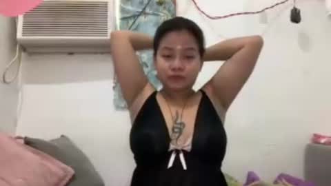 Snapshot of miss_peachyxxx chatting on July 13, 8:17 am Lyn online show from July 13, 8:17 am