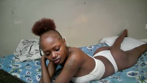 miss_pretty01 online show from April 29, 8:37 pm