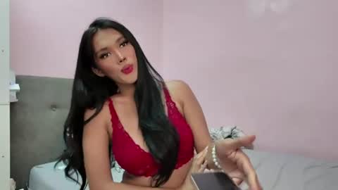 Snapshot of miss_scarletslut chatting on July 1, 1:02 pm Scarlet Slut online show from July 1, 1:02 pm