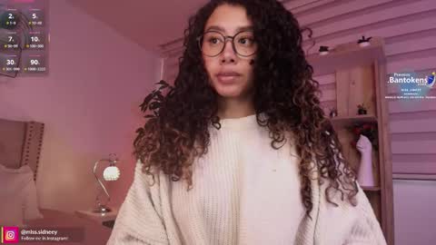 Amy Olivera online show from October 20, 1:00 pm