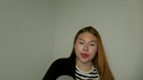 Snapshot of miss_sophie1 chatting on May 7, 1:33 am sophi 3 online show from May 7, 1:33 am