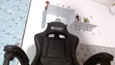 hanna    online show from September 14, 1:38 am