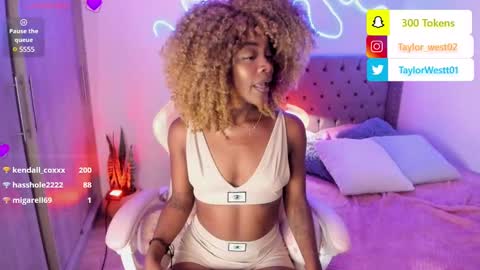 Tay Tay Independent Model   online show from December 5, 8:33 am