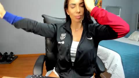 Alesyamuscledoll online show from January 18, 8:30 pm