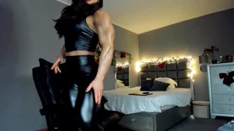 Alesyamuscledoll online show from January 8, 9:50 pm