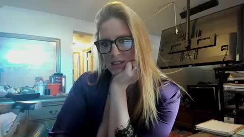 Snapshot of missandsircum chatting on March 3, 7:49 pm missandsircum online show from March 3, 7:49 pm