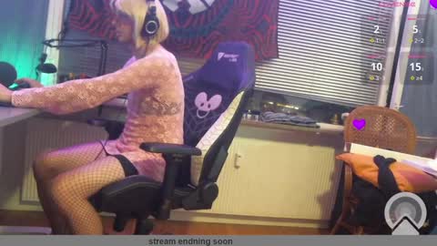 Snapshot of missbeccasissy chatting on December 29, 4:08 pm MissBeccasissy online show from December 29, 4:08 pm