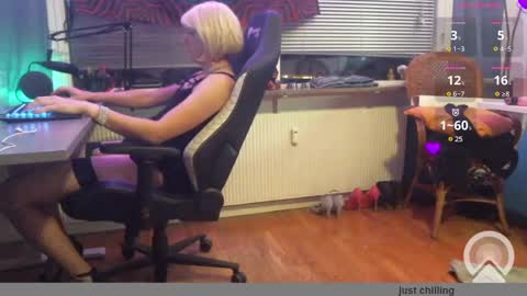 Snapshot of missbeccasissy chatting on December 29, 7:53 pm MissBeccasissy online show from December 29, 7:53 pm