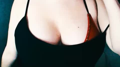 Snapshot of missbiny chatting on May 29, 6:28 pm Avamlash online show from May 29, 6:28 pm