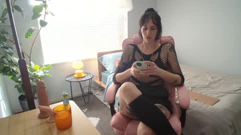 Snapshot of misscarmilla444 chatting on March 29, 4:12 am MissCarmilla444 online show from March 29, 4:12 am