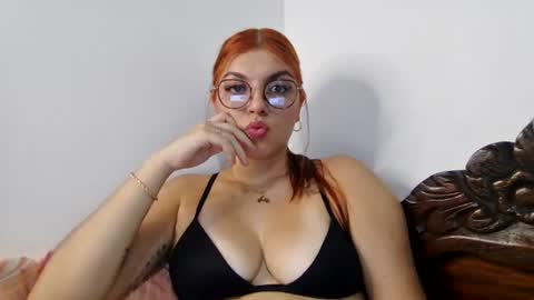Snapshot of missdarcy_ chatting on July 1, 3:30 am Darcy online show from July 1, 3:30 am
