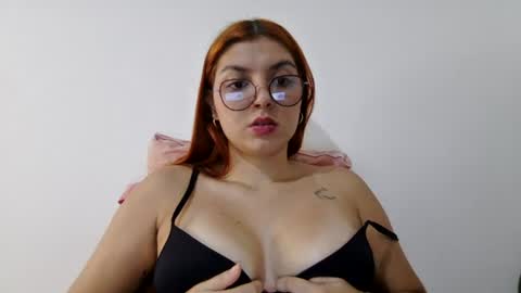Snapshot of missdarcy_ chatting on August 9, 3:23 am Darcy online show from August 9, 3:23 am