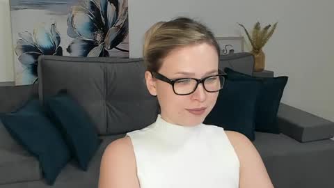Snapshot of missdariross chatting on January 13, 5:33 pm Miss Darina Ross online show from January 13, 5:33 pm