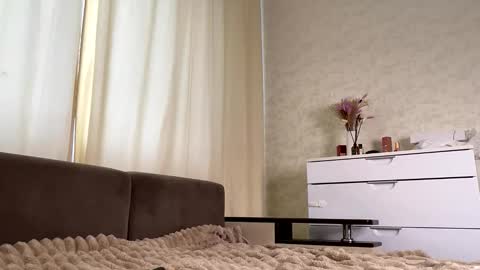 Hello dear my name Elisa online show from November 13, 9:52 am